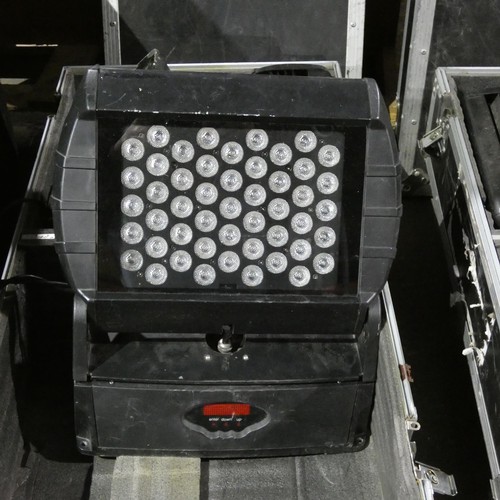 5042 - 2 x ip wash lights supplied in a wheeled flight case