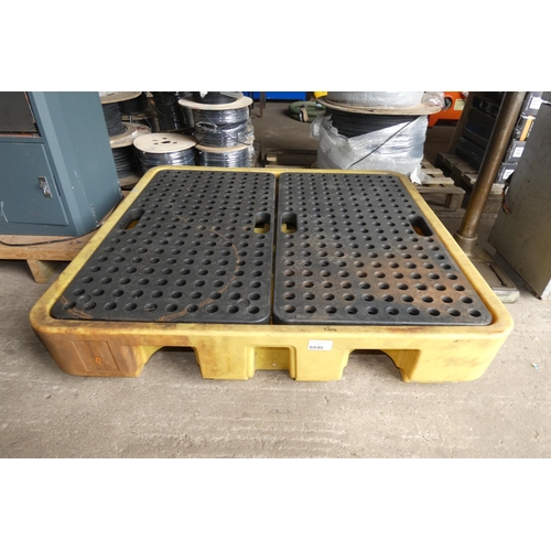 6046 - 1 x yellow / black plastic pallet bund approx 137 x 129cm