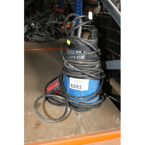 6203 - 1 x Clarke submersible pump 240v