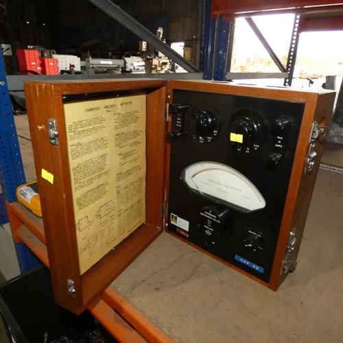 6246 - 1 x vintage Cambridge wattmeter in a wooden case