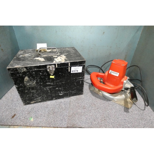 6578 - 1 x flooring saw 240v (door trimmer?) - No other details visible