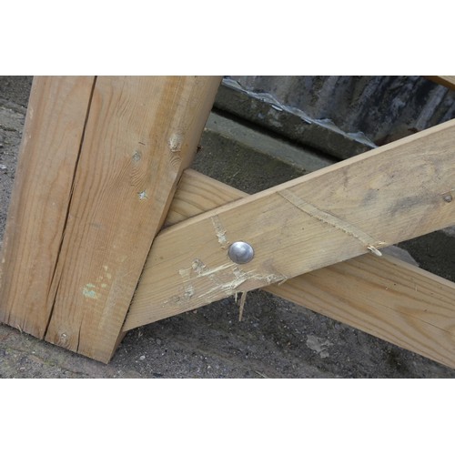 6861 - 1 wooden gate measuring approx 214cm / 7ft, please not this gate has a few scuffed rails