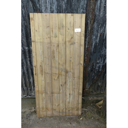 6870 - 1 wooden garden gate measuring approx 80 x 170cm