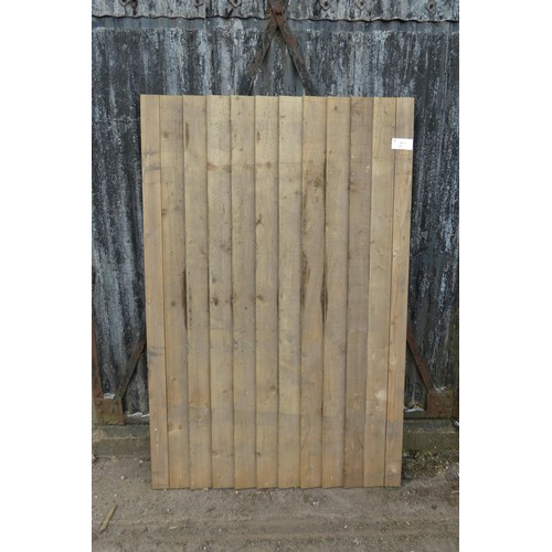 6871 - 1 wooden garden gate measuring approx 119 x 180cm