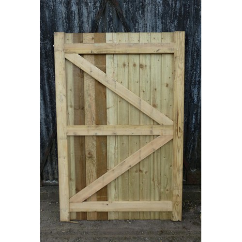 6871 - 1 wooden garden gate measuring approx 119 x 180cm