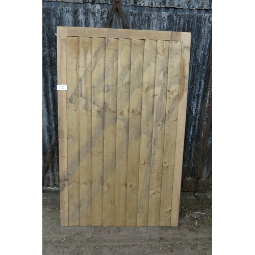 6872 - 1 wooden garden gate measuring approx 120 x 190cm