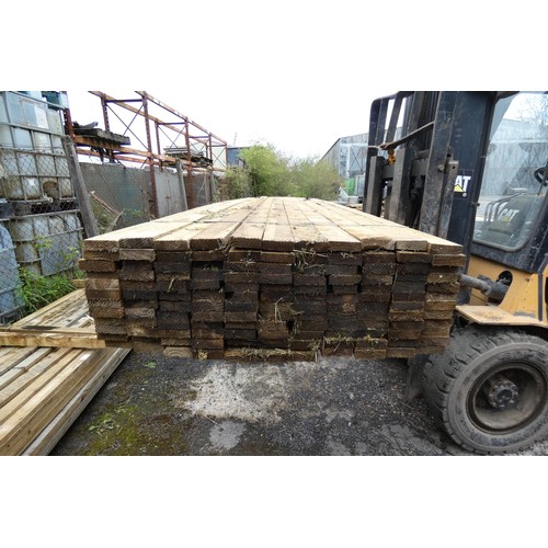 6836 - A quantity of timber measuring approx 7.5 x 2.5 x 300cm (top stack)