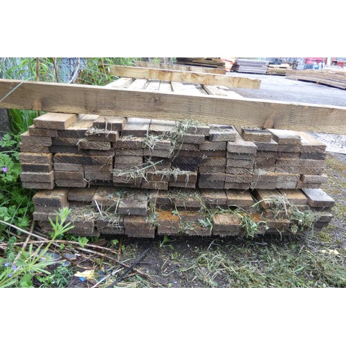 6837 - A quantity of timber measuring approx 7.5 x 2.5 x 300cm (bottom stack)