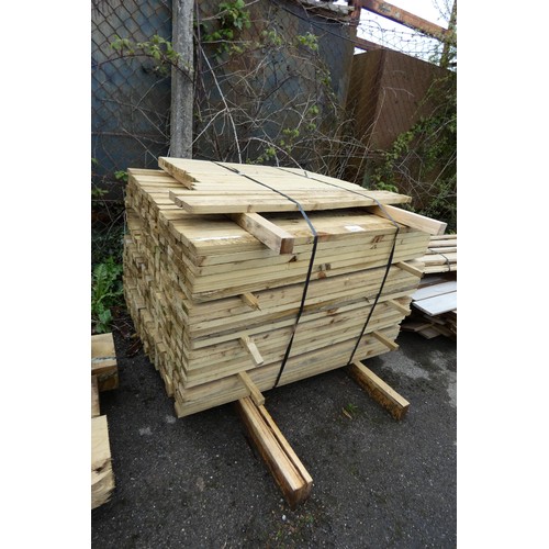 6841 - A quantity of timber measuring approx 5 x 2.5 x 98cm