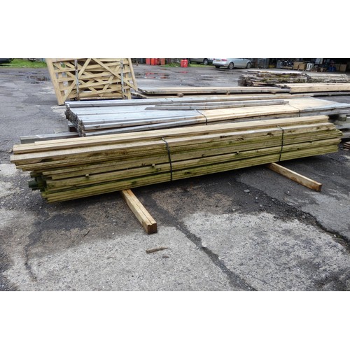 6852 - A quantity of timber measuring approx 10 x 2cm, lengths vary up to approx 360cm