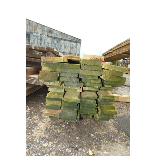 6852 - A quantity of timber measuring approx 10 x 2cm, lengths vary up to approx 360cm