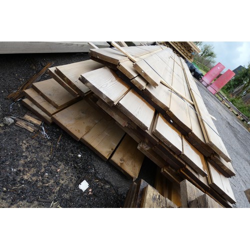 6853 - A quantity of tongue and groove approx 14 x 2cm and 15 x 2cm timber measuring up to approx 420cm