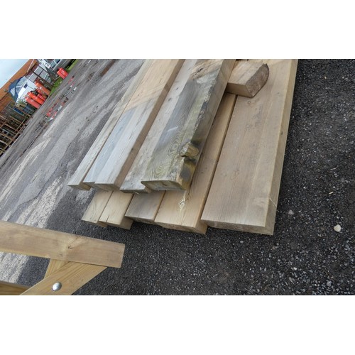 6860 - A quantity of timber comprising of 9.5 x 7cm, 22 x 7cm, 19 x 3.5cm etc, lengths vary up to approx 54... 