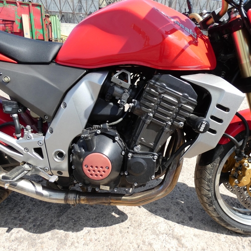 15 - Kawasaki ZR 1000 A2H Motorcycle, red, Reg: WX05 FTY, 01/04/2005, 953cc Petrol, No MoT, Mileage 6693’... 