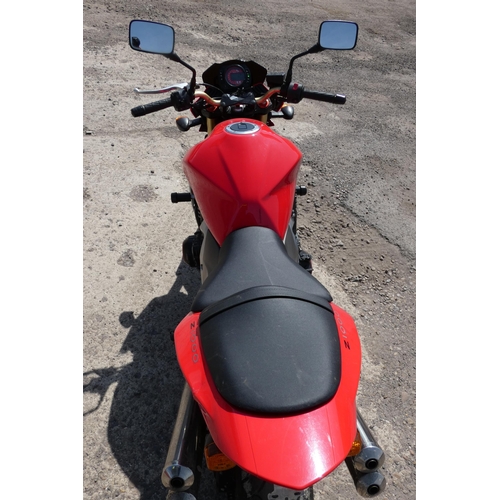 15 - Kawasaki ZR 1000 A2H Motorcycle, red, Reg: WX05 FTY, 01/04/2005, 953cc Petrol, No MoT, Mileage 6693’... 