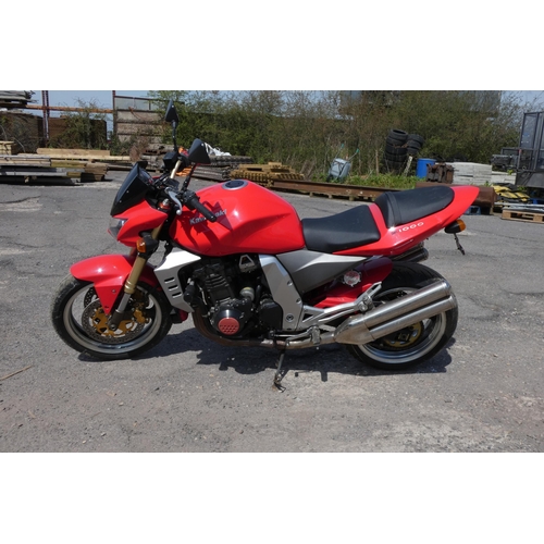 15 - Kawasaki ZR 1000 A2H Motorcycle, red, Reg: WX05 FTY, 01/04/2005, 953cc Petrol, No MoT, Mileage 6693’... 