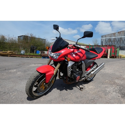 15 - Kawasaki ZR 1000 A2H Motorcycle, red, Reg: WX05 FTY, 01/04/2005, 953cc Petrol, No MoT, Mileage 6693’... 