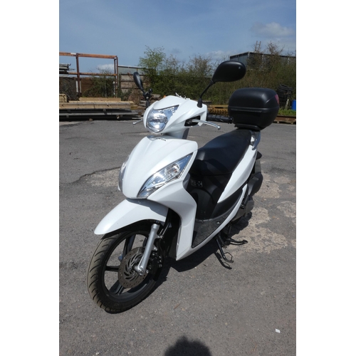 18 - Honda NSC 110 WH-B Vision Motor Cycle, White, Reg: WJ62 LVE, 01/09/2012, 
108cc petrol, MoT to 27/03... 