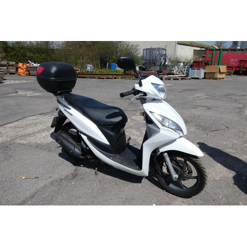 18 - Honda NSC 110 WH-B Vision Motor Cycle, White, Reg: WJ62 LVE, 01/09/2012, 
108cc petrol, MoT to 27/03... 