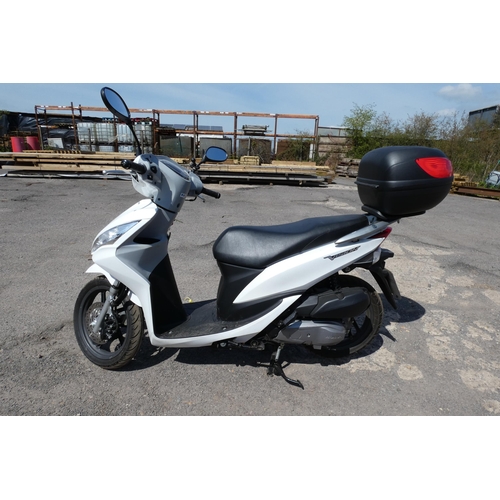 18 - Honda NSC 110 WH-B Vision Motor Cycle, White, Reg: WJ62 LVE, 01/09/2012, 
108cc petrol, MoT to 27/03... 