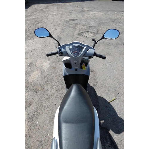 18 - Honda NSC 110 WH-B Vision Motor Cycle, White, Reg: WJ62 LVE, 01/09/2012, 
108cc petrol, MoT to 27/03... 