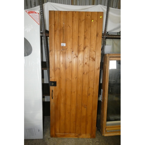 6702 - 1 x Pine ledge / braced door approx 762 x 1981mm (has been previously fitted)