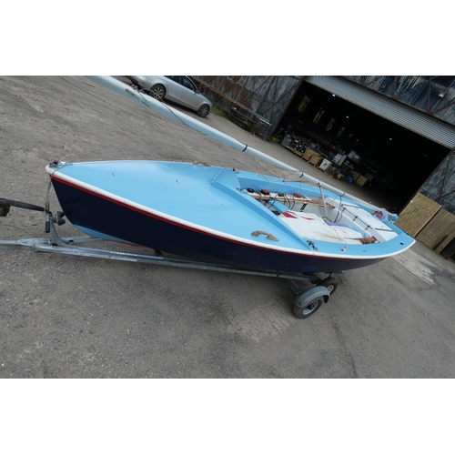 24 - Wayfarer sailing dinghy, fiberglass, No 5652, fully equipped complete with all sails, combination ro... 