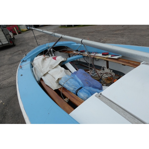 24 - Wayfarer sailing dinghy, fiberglass, No 5652, fully equipped complete with all sails, combination ro... 