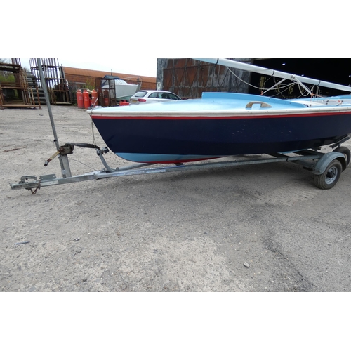 24 - Wayfarer sailing dinghy, fiberglass, No 5652, fully equipped complete with all sails, combination ro... 