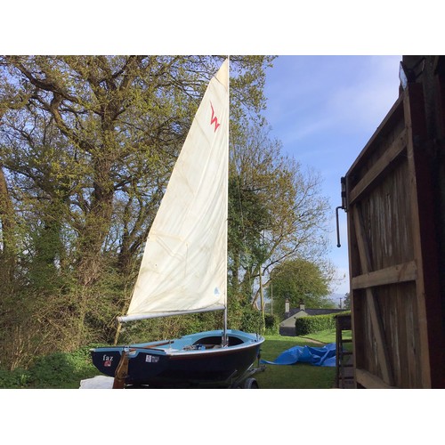 24 - Wayfarer sailing dinghy, fiberglass, No 5652, fully equipped complete with all sails, combination ro... 