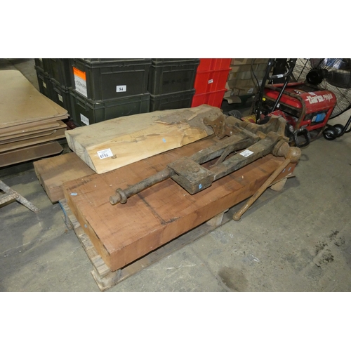 6752 - 1 pallet containing 3 x pieces of wood including a piece of tropical hardwood at approx 41 x 117 x 1... 