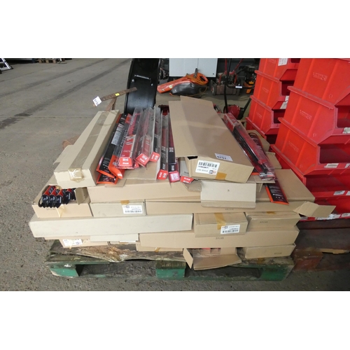 6757 - 1 pallet containing a quantity of various windscreen wiper blades