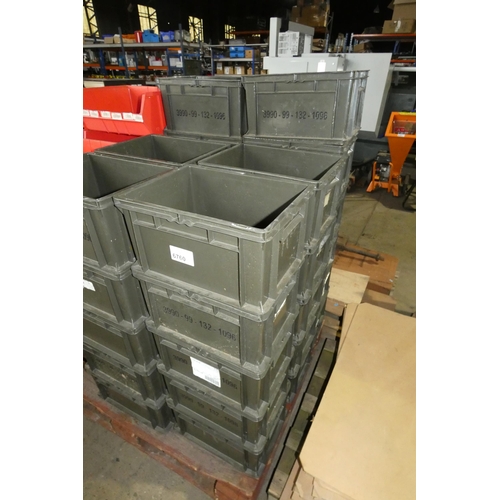 6760 - 16 x green plastic stacking boxes each approx 39 x 29 x 20cm high