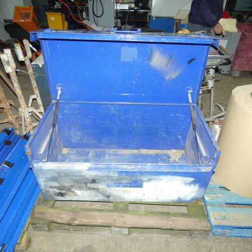 6762 - 1 x blue metal site storage box with lift up lid - Please note lid is open and no keys are included