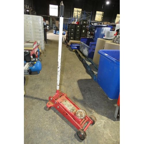 6766 - 1 x Clarke Strongarm 3 tonne trolley jack