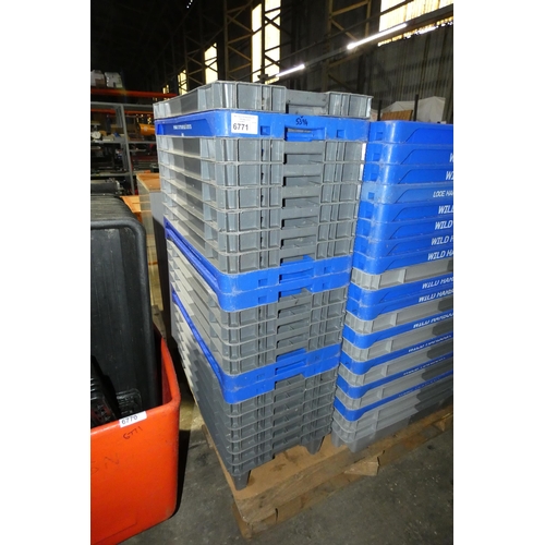 6771 - 22 x stacking plastic fish boxes each approx 79 x 44 x 19cm high