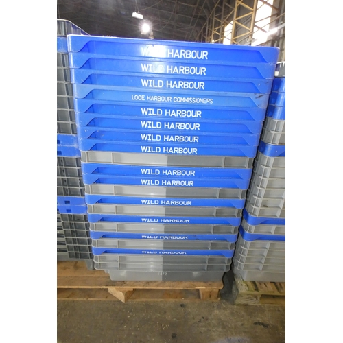 6772 - 21 x stacking plastic fish boxes each approx 79 x 44 x 19cm high