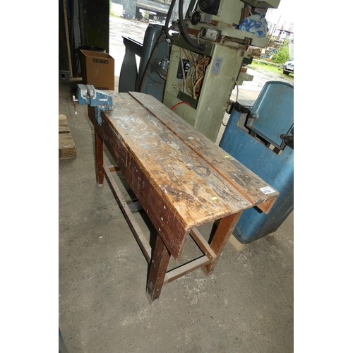 6792 - 1 x wooden work bench with a Lockjaw vice fitted approx 136 x 48cm