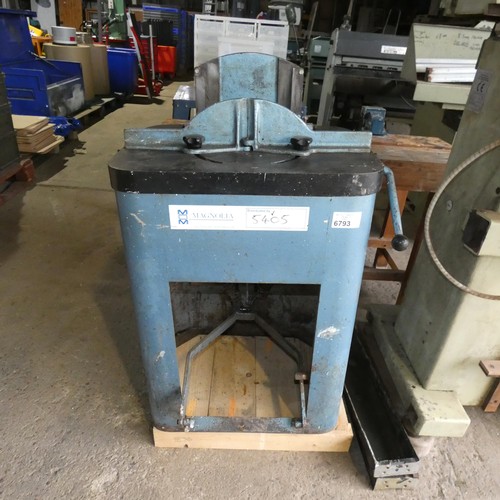 6793 - 1 x Magnolia foot operated mitre guillotine