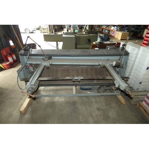 6797 - 1 x Edwards Truecut metal cutting guillotine model 3.25 / 2000 /DD, 3ph, capacity approx 3.25mm x 20... 