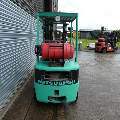 6811 - 1 x Mitsubishi gas forklift truck model FG15 serial number F25-53532, solid tyres, capacity approx 1... 