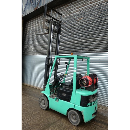 6811 - 1 x Mitsubishi gas forklift truck model FG15 serial number F25-53532, solid tyres, capacity approx 1... 