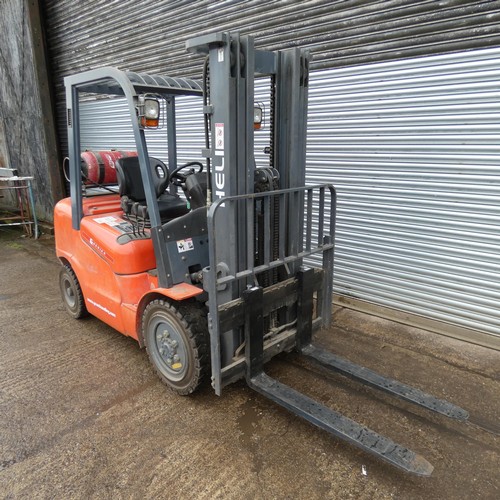 6813 - 1 x Heli gas forklift truck model FG30G, serial number 1J0527, capacity approx 3000kg, max lift heig... 