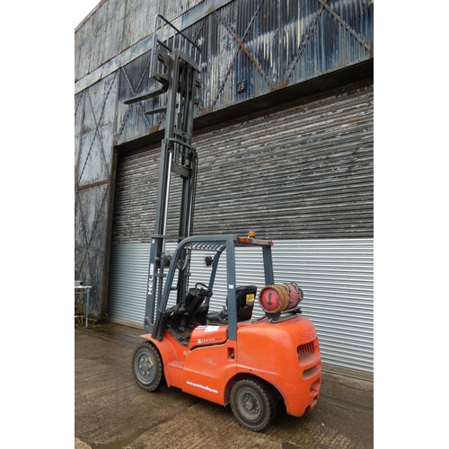 6813 - 1 x Heli gas forklift truck model FG30G, serial number 1J0527, capacity approx 3000kg, max lift heig... 