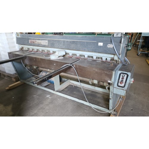 6797 - 1 x Edwards Truecut metal cutting guillotine model 3.25 / 2000 /DD, 3ph, capacity approx 3.25mm x 20... 