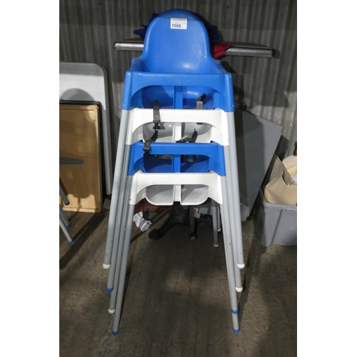 1086 - 2 x white and 2 x blue high chairs