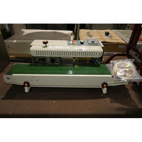 1108 - A commercial conveyor band sealing machine, no make or model visible - trade. Tested Working

 Teste... 