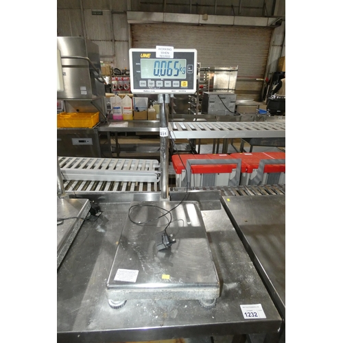 1231 - A commercial stainless steelset of scales by UWE up to 30kg - trade Tested Working