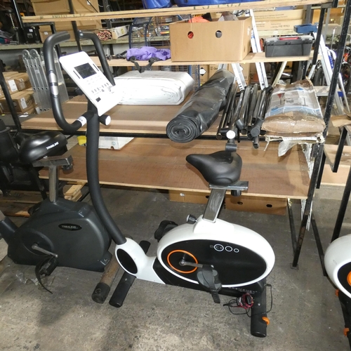 2068 - 1 x Bremshey Sports BE5 exercise bike with plug in 240v power supply (Trade)