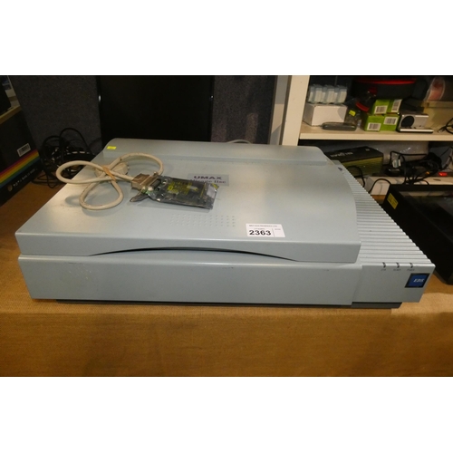 2363 - A large counter/table top scanner by Umax type Mirage IIse, with photo & negative inserts, pc card a... 